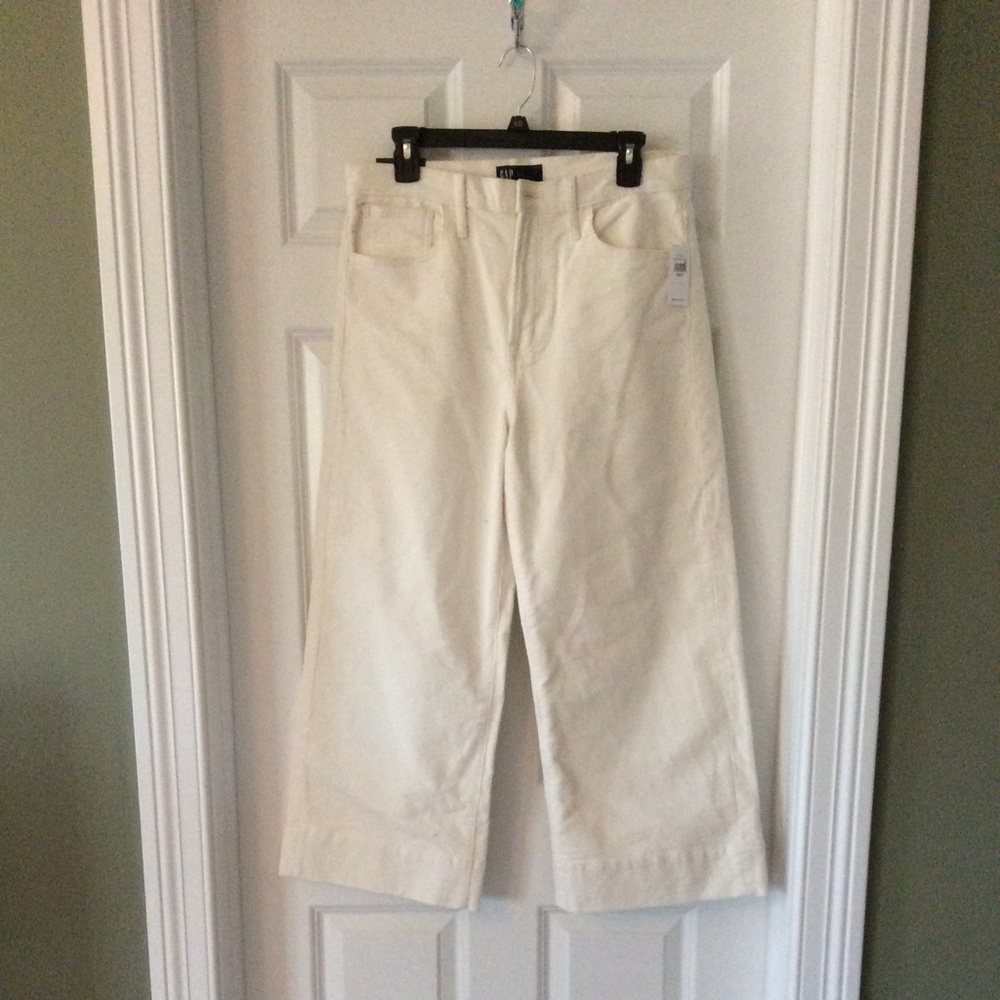 Gap NWT women’s wide leg crop corduroys